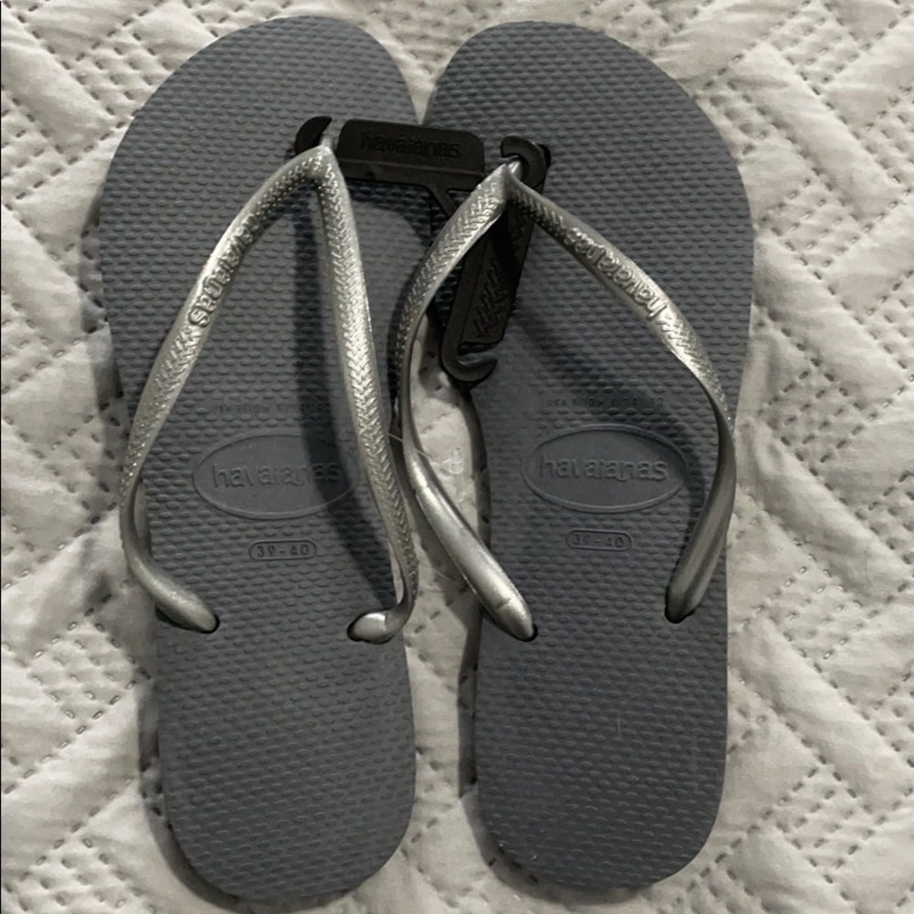 New Havaianas Grey Flip Flops size 39/40
